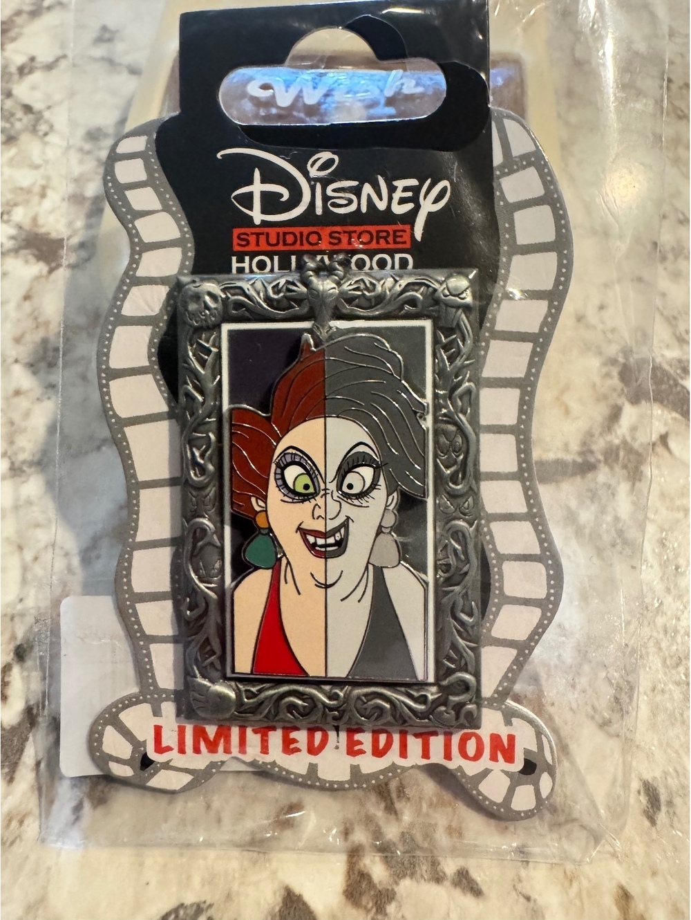 D23 Expo 2024 Disney DSSH PIN Villains Gallery Portraits Madame Medusa LE 400